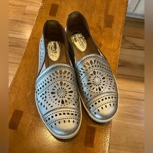 Silver Earth shoes. Slip on, size 6, gently worn